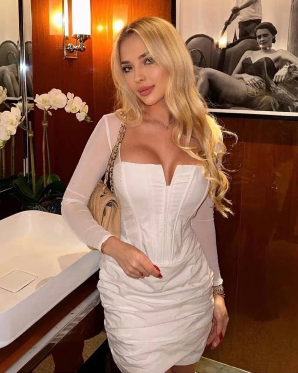 Taksim Escort Bayan Gülsüm İle Kaçamak Yapın